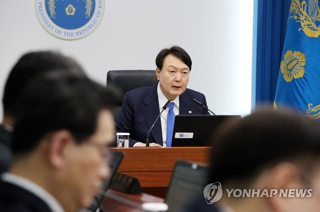 (3rd LD) Yoon says S. Korea could provide non-humanitarian aid to Ukraine