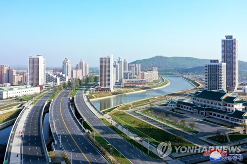 "역사상 공사량 제일 많다"는 북, 상반기 평양만 1만3천호 준공