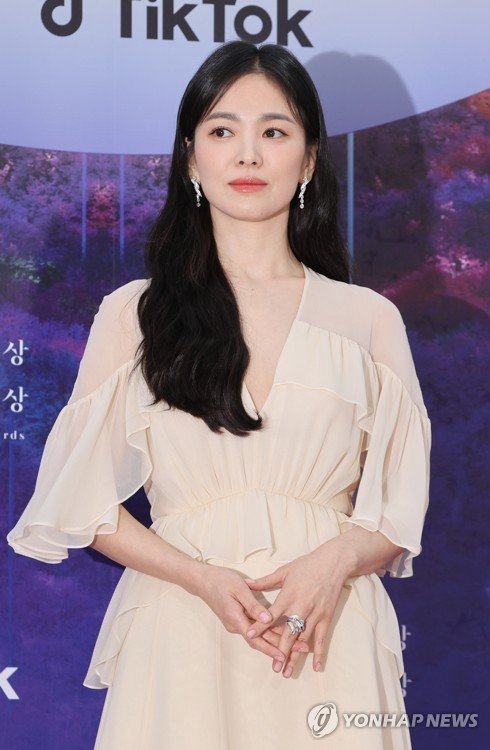 Actress Song Hye-kyo poses for a photo on the red carpet of the 59th Baeksang Arts Awards ceremony in Incheon, 27 kilometers west of Seoul, on April 28, 2023. (Yonhap)