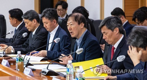 제11회 경찰제도발전위원회에서 발언하는 박인환 위원장
