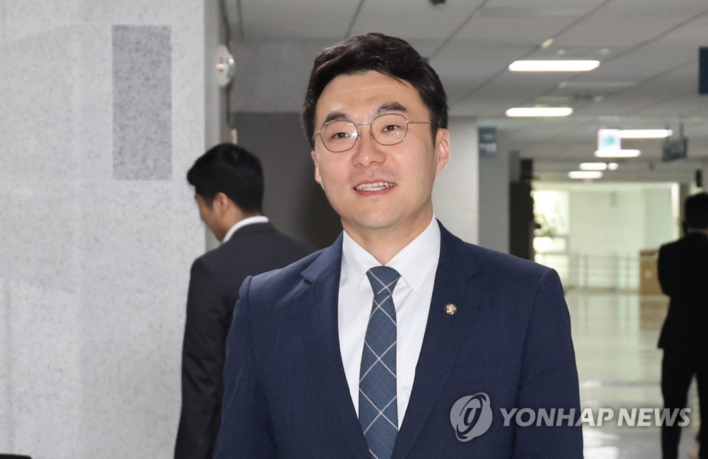 팬티를 살짝만 제끼면 신세계가 보여요-2 - 한국야동