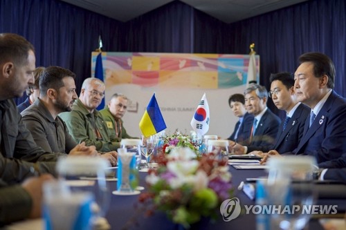 日 히로시마서 양자 회담하는 윤석열과 젤렌스키