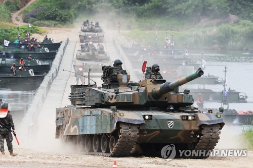 남한강 도하하는 K2 전차