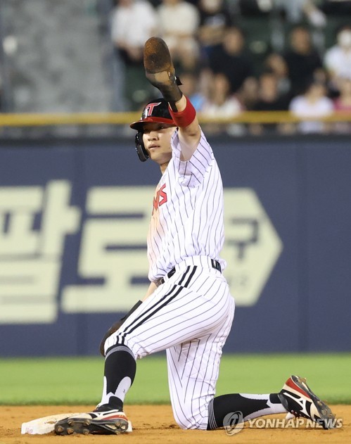 Twins stomp Giants to seal 4th spot of KBO League - The Korea Times