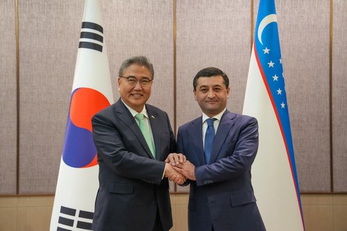 韓国とウズベクが外相会談