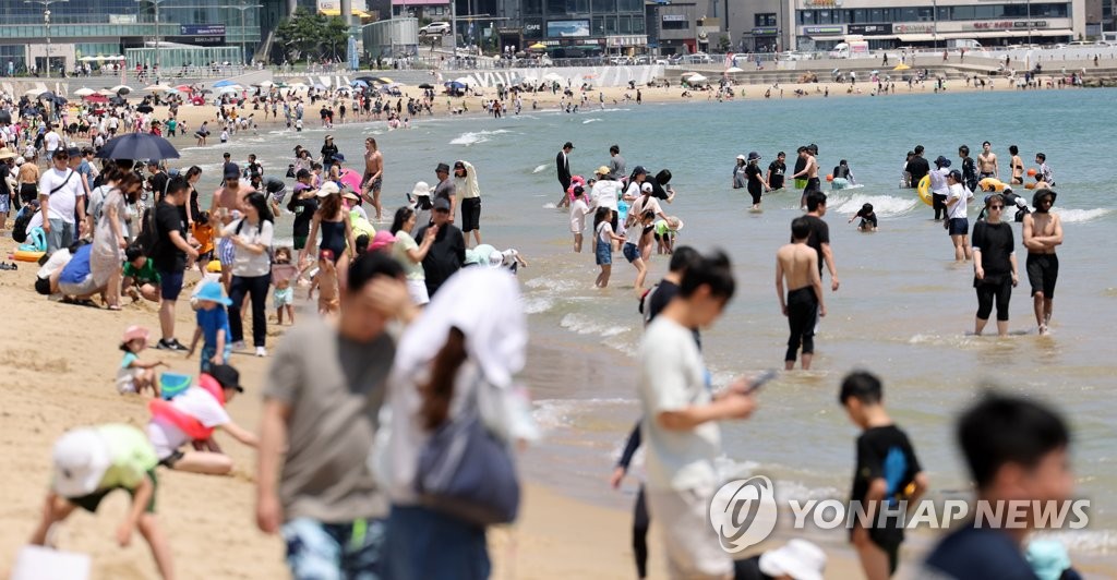 피서객들로 붐비는 해운대