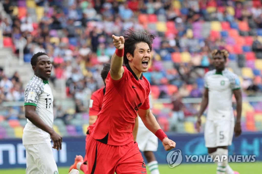 Choi Seok-hyun of South Korea celebrates his goal against Nigeria during the teams' quarterfinal match at the FIFA U-20 World Cup at Santiago del Estero Stadium in Santiago del Estero, Argentina, on June 4, 2023. (Yonhap)