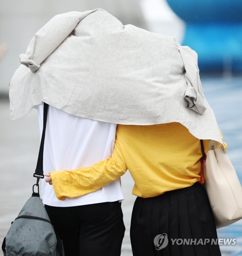 Sudden rain shower in Seoul