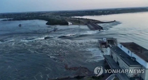 파괴된 헤르손주 카호우카댐…우·러는 책임 부인