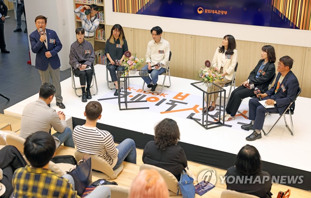질문에 답하는 박보균 장관