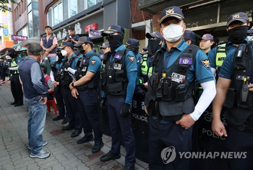 Police raid union of construction workers