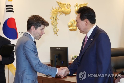 Yoon se reúne con el CEO de OpenAI