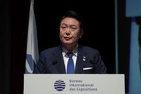  Yoon promotes Expo bid in France, seeks stronger ties with Vietnam