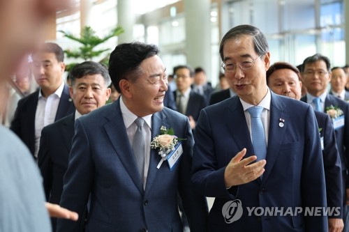 한총리 "새만금에 인프라 구축해 기업하기 좋은 환경 조성"
