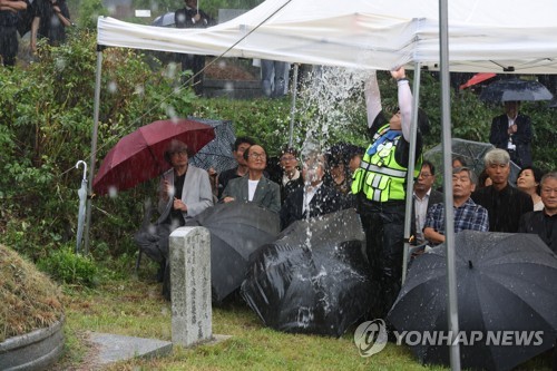 모란공원 민주열사 묘역서 박원순 3주기 추모제 열려