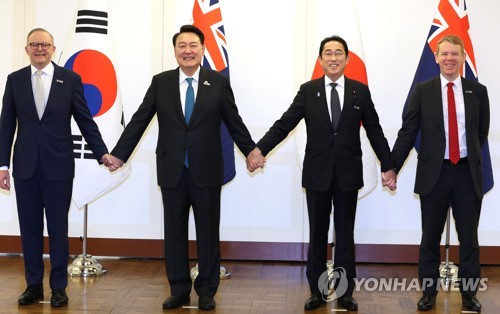 (جديد) زعماء كوريا الجنوبية واليابان وأستراليا ونيوزيلندا يدينون إطلاق كوريا الشمالية