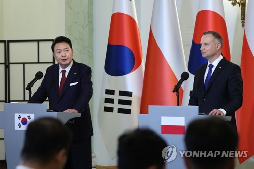 [속보] 한-폴란드 정상 "北ICBM 규탄…국제사회와 단호히 대응"