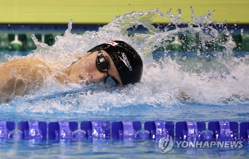 صاحب الميدالية الفضية «هوانغ سون-وو» يتأهل إلى نهائي سباق 200 متر للسباحة الحرة في بطولة العالم