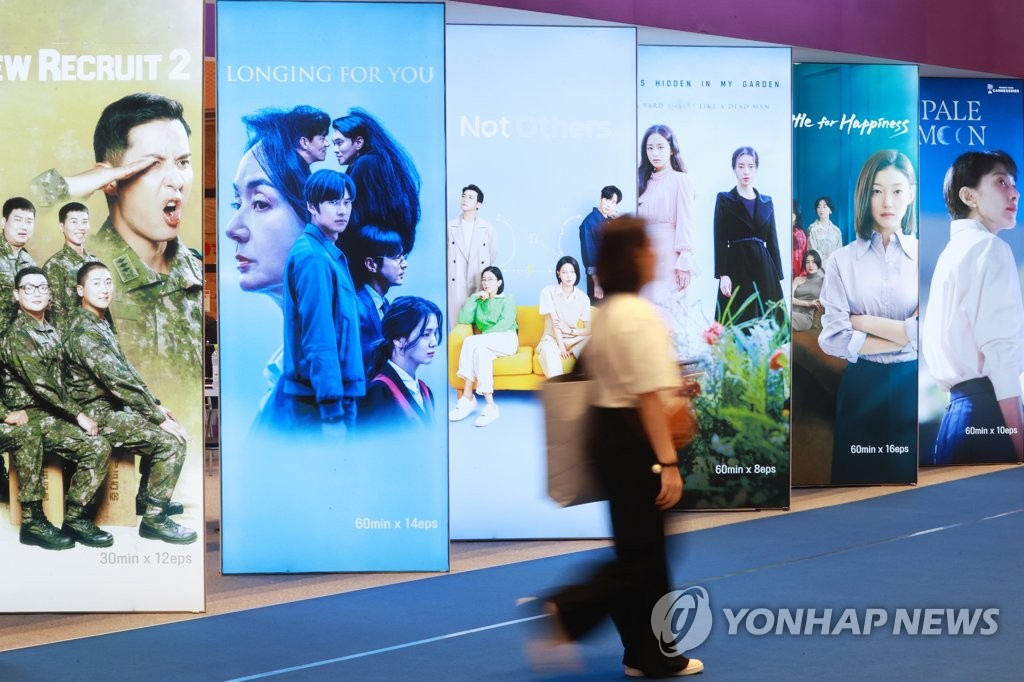 A visitor browses exhibits at BroadCast WorldWide at the COEX convention center in southern Seoul, in this file photo taken Aug. 16, 2023. (Yonhap)