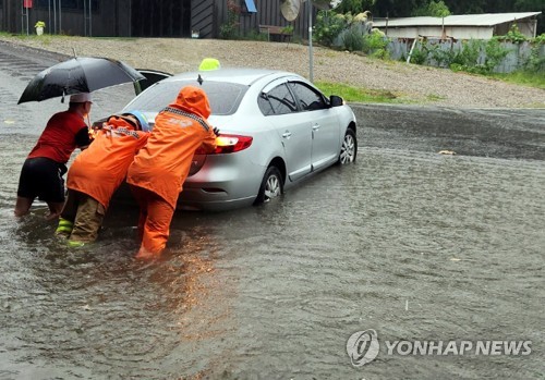 시간당 최대 65㎜ 폭우…광주·전남 시설물 침수 잇달아(종합)