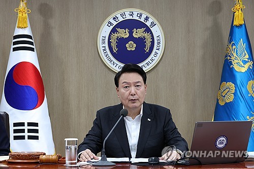 Yoon: El Gobierno proporcionará armas de fuego menos letales a la policía el próximo año