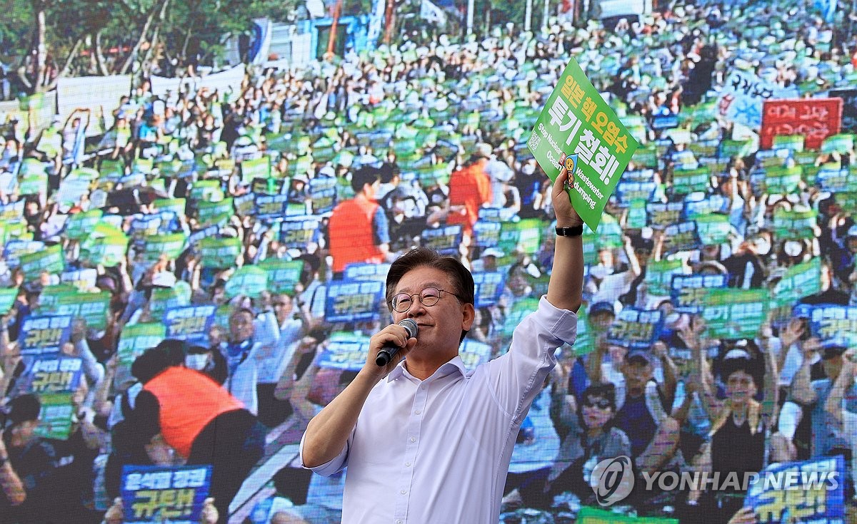 Large-Scale Downtown Outdoor Rallies: Lee Jae-myeong Condemns the Government on the 3rd Day of Fasting