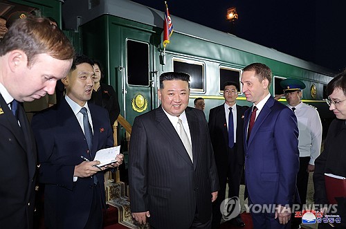 North Korean leader Kim Jong-un (C) talks with Russian officials after arriving in the Russian border city of Khasan aboard his special train on Sept. 12, 2023, en route to an unspecified location for a summit with Russian President Vladimir Putin, in this photo provided by the North's official Korean Central News Agency (KCNA). Kim said his trip to Russia for a meeting with Putin is a "clear manifestation" of North Korea prioritizing the strategic importance of their bilateral ties, the KCNA reported. (For Use Only in the Republic of Korea. No Redistribution) (Yonhap)