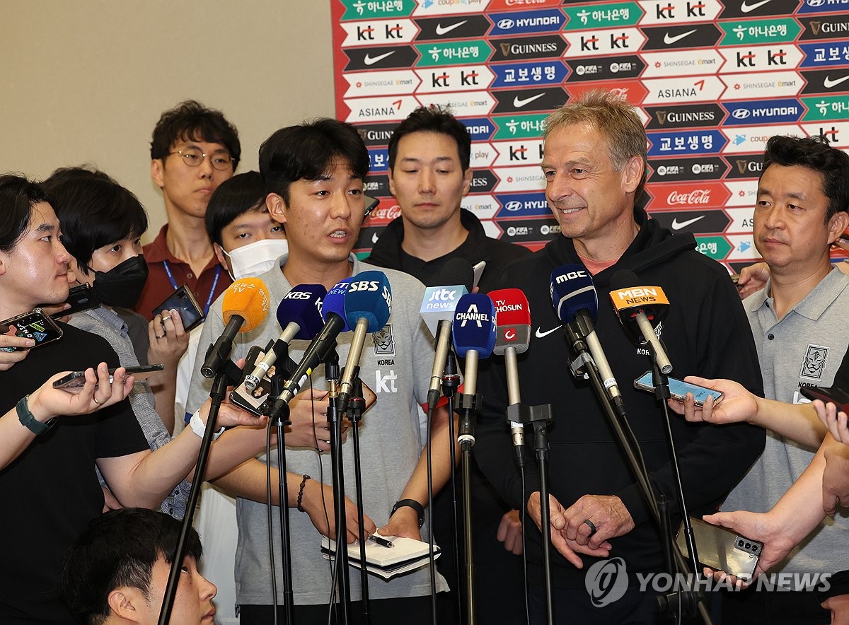 Jurgen Klinsmann (2nd from R), head coach of the South Korean men's football team, speaks to reporters at Incheon International Airport, west of Seoul, on Sept. 14, 2023. (Yonhap)