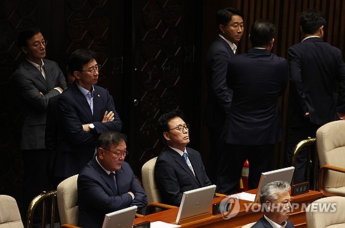 이재명 체포안·총리 해임안 가결…정국 '시계제로' 혼돈 속으로