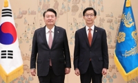 尹대통령, 방문규 산업부 장관에 임명장 수여