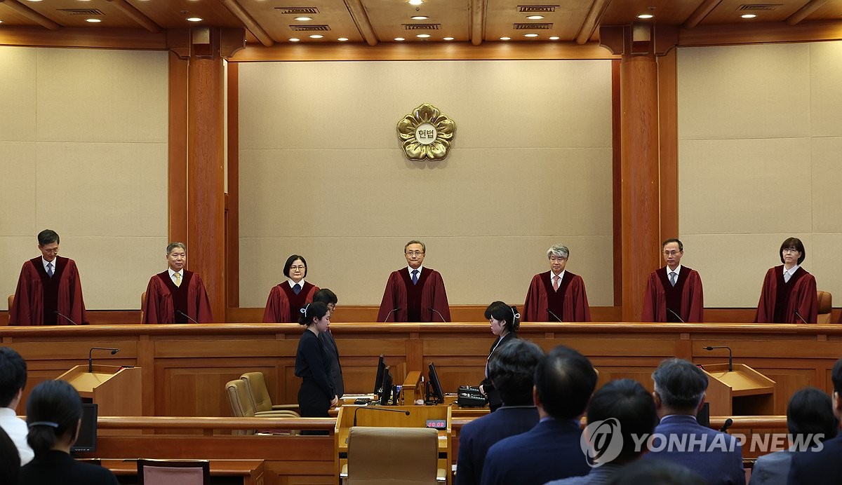 헌법소원 앞둔 헌법재판관들
