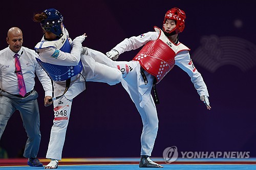 Lee Da-bin competes in taekwondo competition