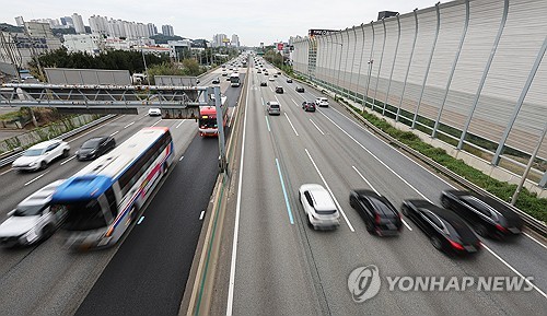 Traffic eases on final day of holiday