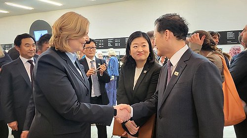 S. Korean unification minister in Germany