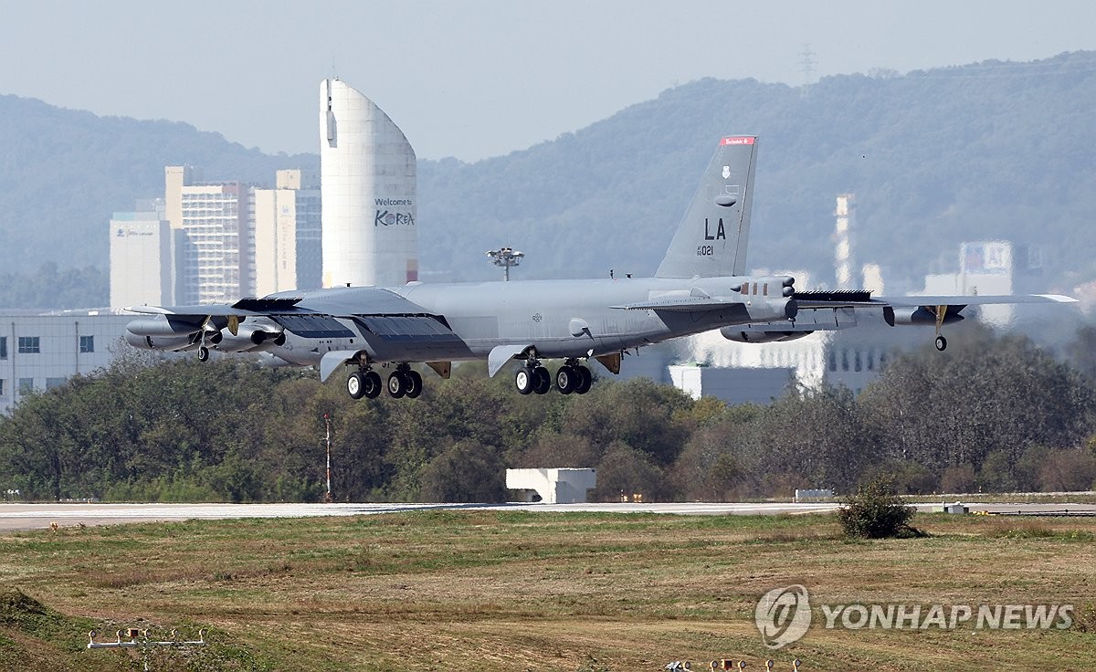 B-52 Strategic Bomber In S. Korea | Yonhap News Agency