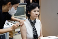 내달 11일 코로나19 예방접종 시작…65세 이상 등 고위험군 무료
