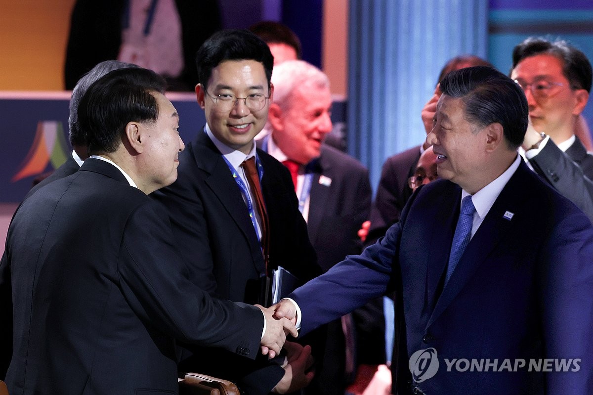 Yoon Xi Exchange Greetings At Apec Summit Yonhap News Agency