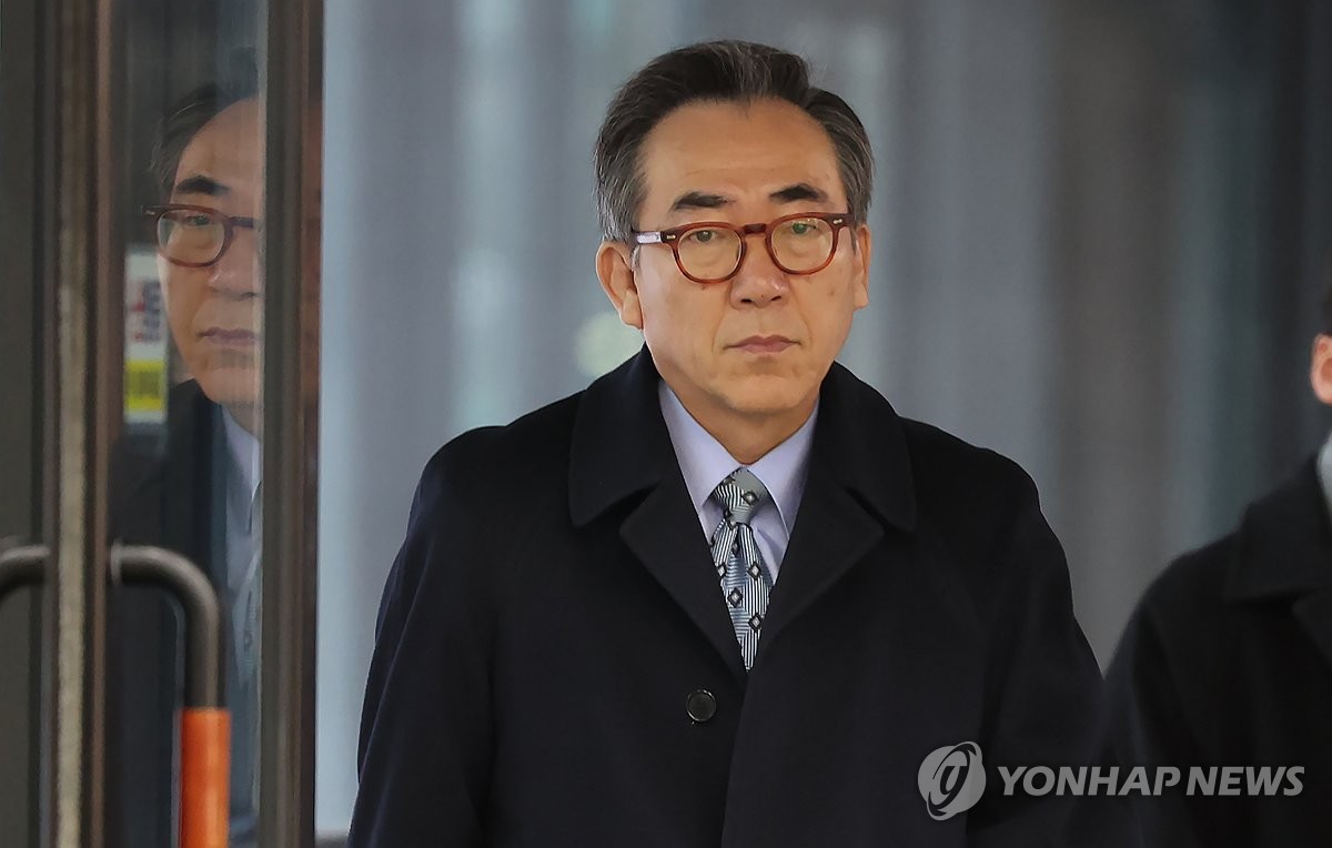Cho Tae-yul, the nominee for foreign minister, enters his office on Dec. 21, 2023. (Yonhap) 