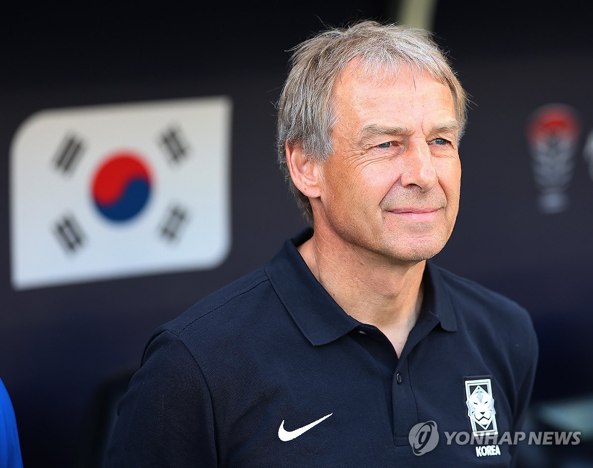 South Korea coach Jurgen Klinsmann waits for the start of the Asian Football Confederation Asian Cup Group E match against Bahrain at Jassim Bin Hamad Stadium in Doha on January 15, 2024 (Yonhap News)