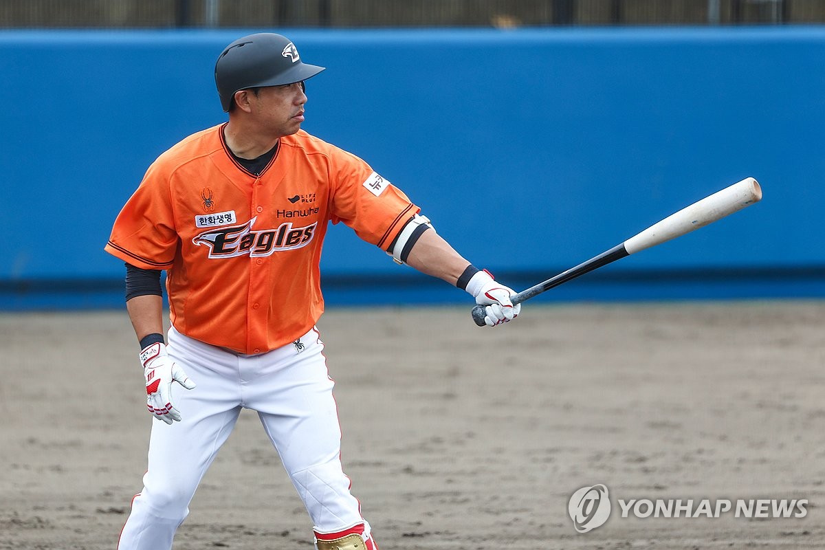 한화 유니폼 입은 김강민