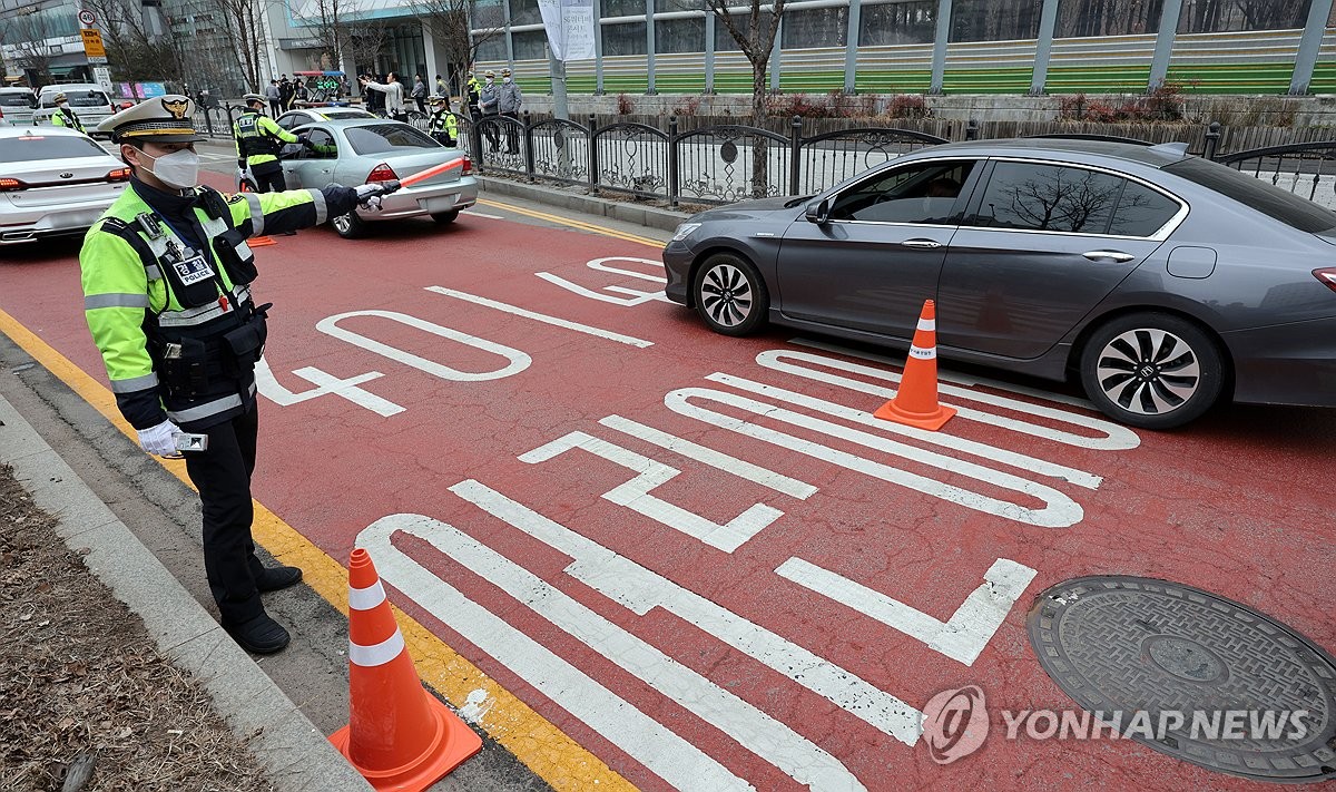 어린이보호구역 음주운전 단속하는 경찰