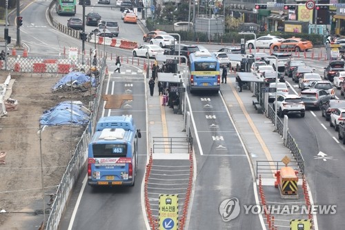 Bus drivers in Seoul end strike