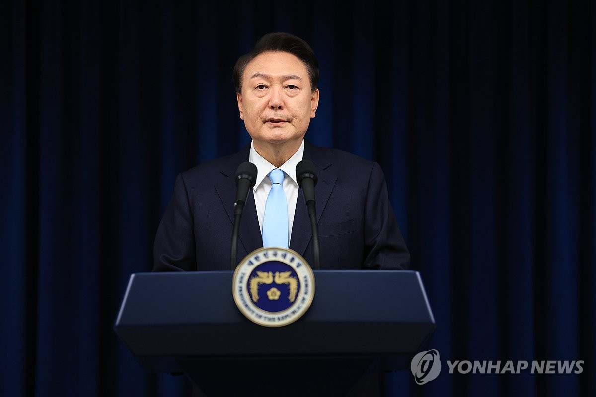 President Yoon Suk Yeol delivers an address to the nation on the government's plans for medical reform at the presidential office in Seoul on April 1, 2024, in this file photo provided by his office. (PHOTO NOT FOR SALE) (Yonhap)