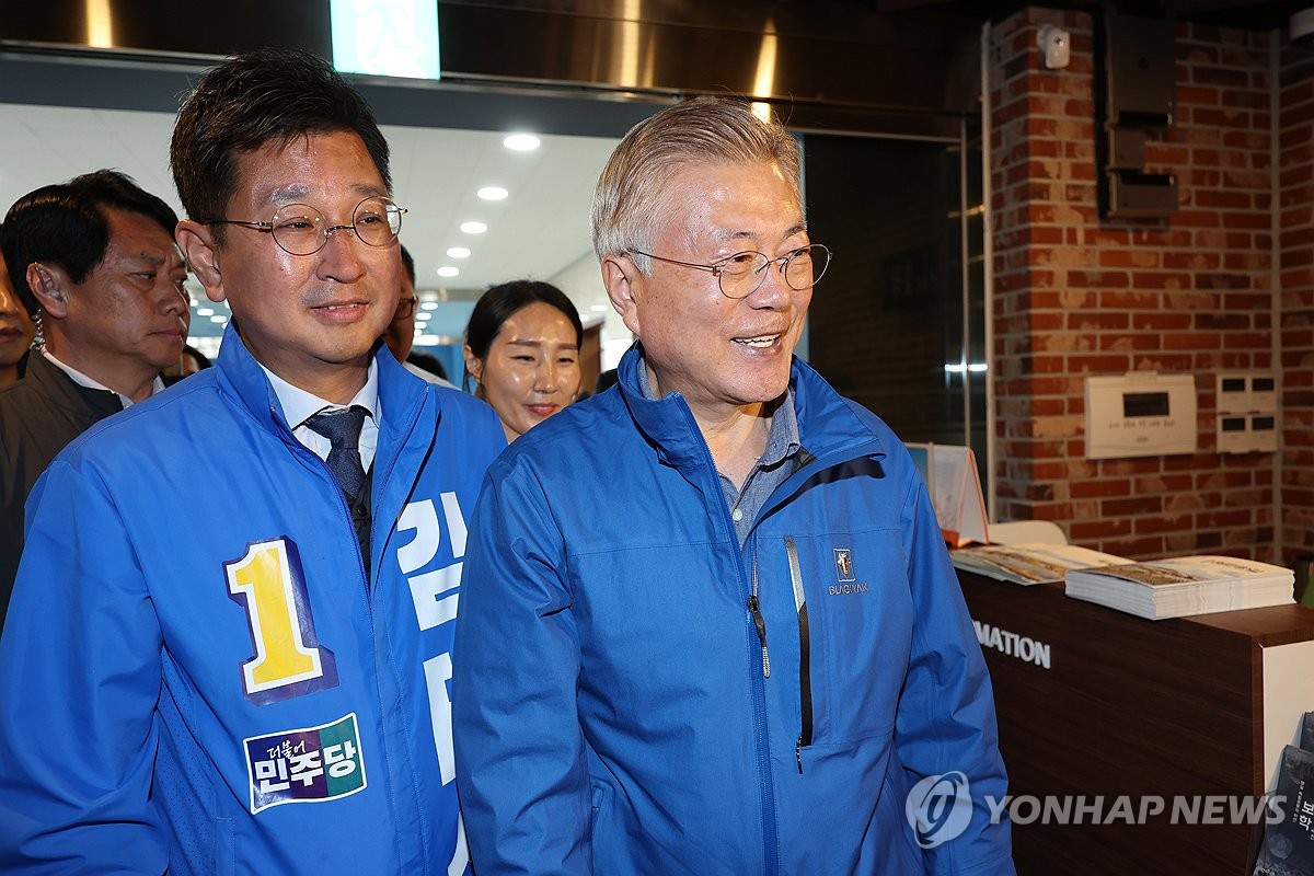 보성학교 찾은 문재인 전 대통령