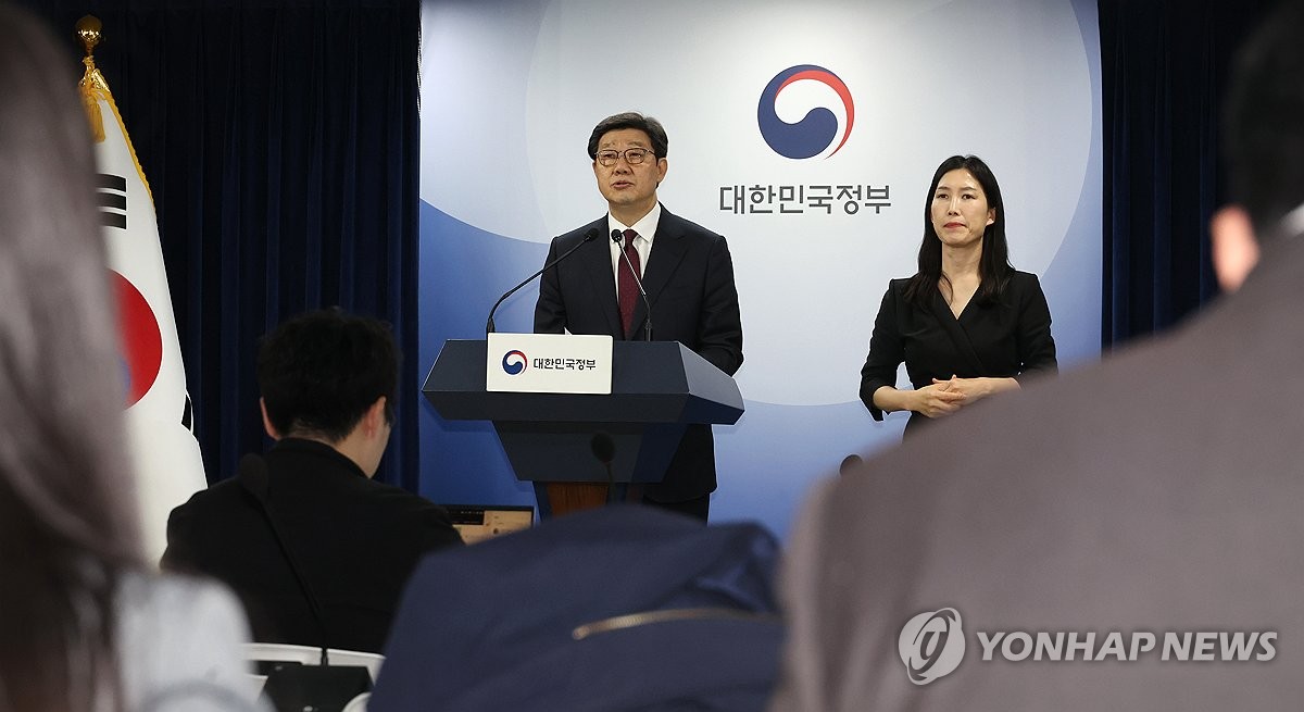 브리핑하는 노연홍 의료개혁특위 위원장