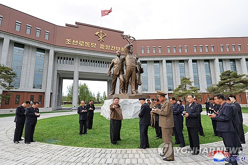 North Korean leader Kim Jong-un (C) inspects the newly built Central Cadres Training School of the Workers' Party of Korea in Pyongyang on May 15, 2024, in this photo released by the North's official Korean Central News Agency the next day. (For Use Only in the Republic of Korea. No Redistribution) (Yonhap)