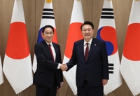 韓日首脳会談　国交正常化６０年で「歴史的な転機つくろう」