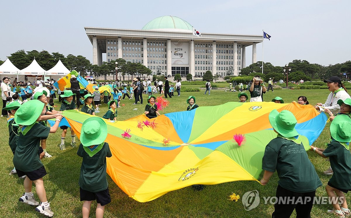 국회 찾은 어린이들 '한마음으로'