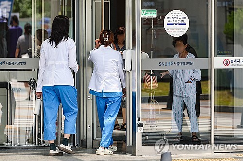 휴진 앞둔 서울대 교수들 "환자에 죄송…중증 진료는 차질없게"