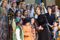First lady meets Uzbek children